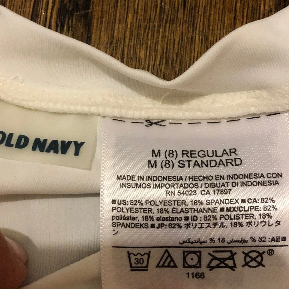 NWT rash guard old navy 🌟 🏖